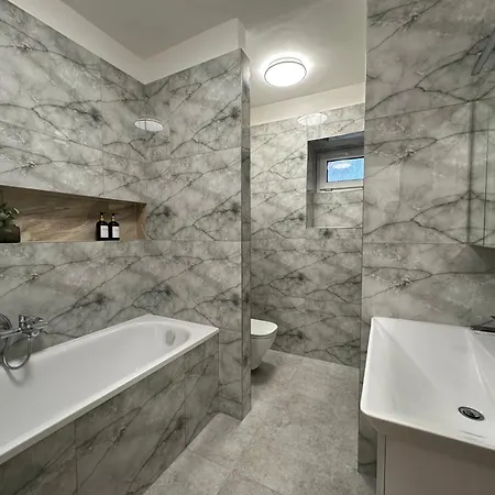 Spacious 3br Near Metro * Praga