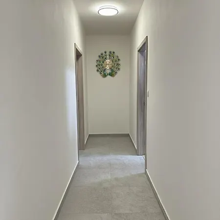 Appartamento Spacious 3br Near Metro