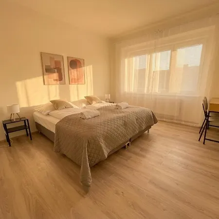 Spacious 3br Near Metro Apartamento Praga