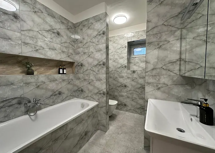 Spacious 3br Near Metro * Praga