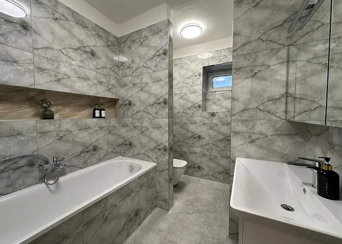 Spacious 3br Near Metro Lägenhet *