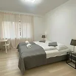 Spacious 3br Near Metro