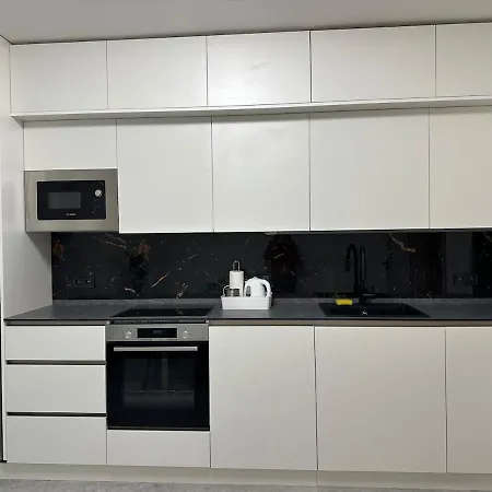 Spacious 3br Near Metro * Praga
