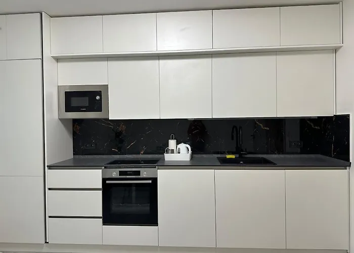Spacious 3br Near Metro * Prague